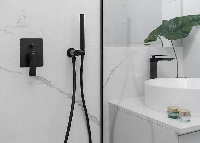 White Superior By Oneapartments