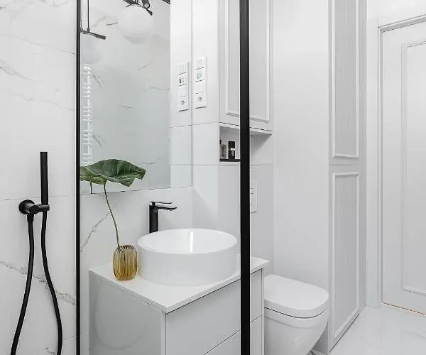 White Superior By Oneapartments